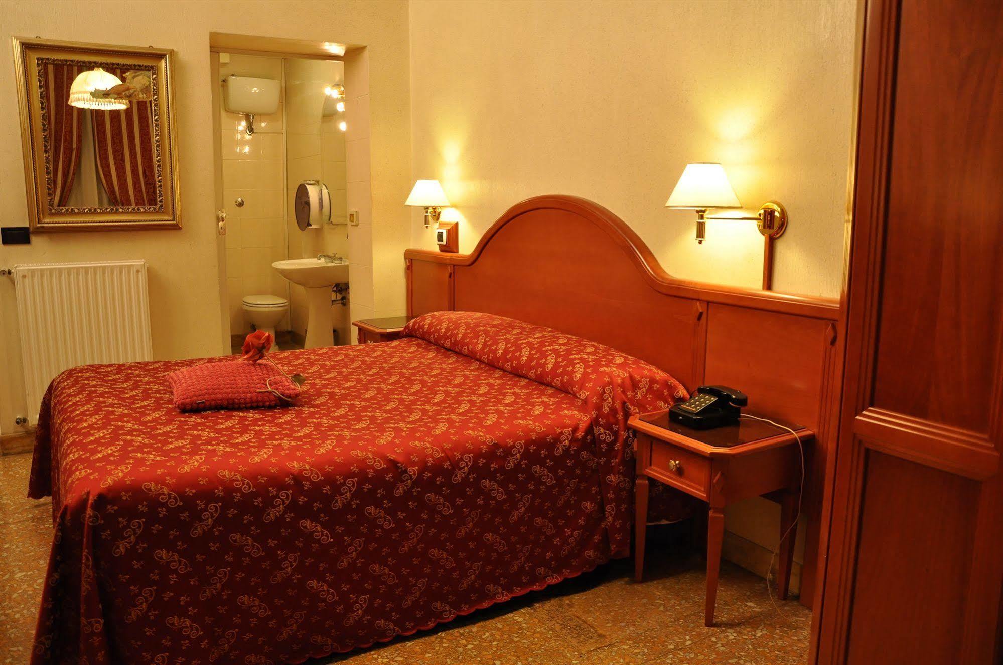 Albergo Sandra โรม ภายนอก รูปภาพ