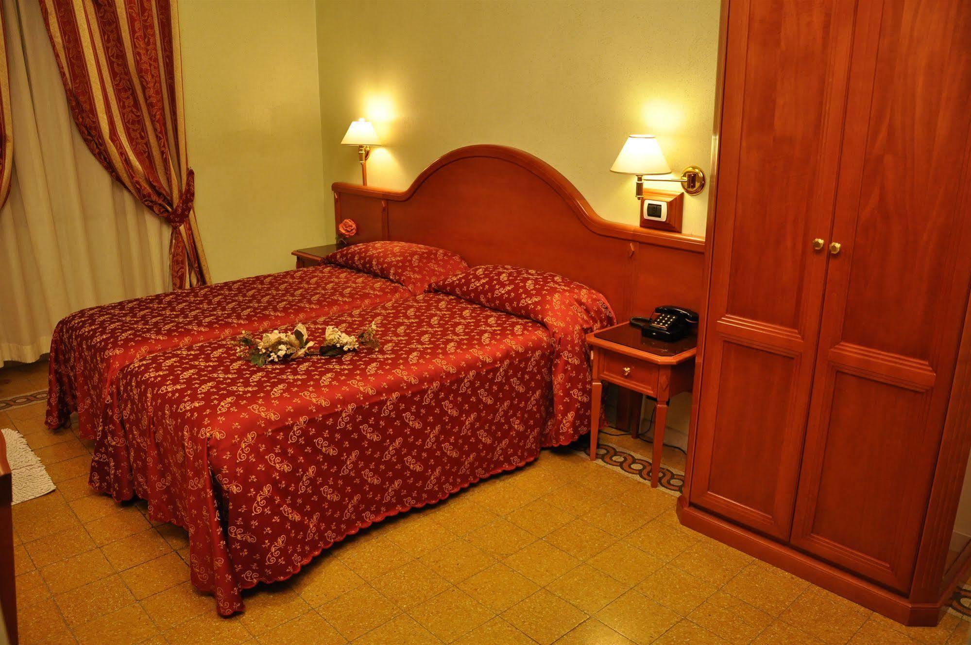 Albergo Sandra โรม ภายนอก รูปภาพ