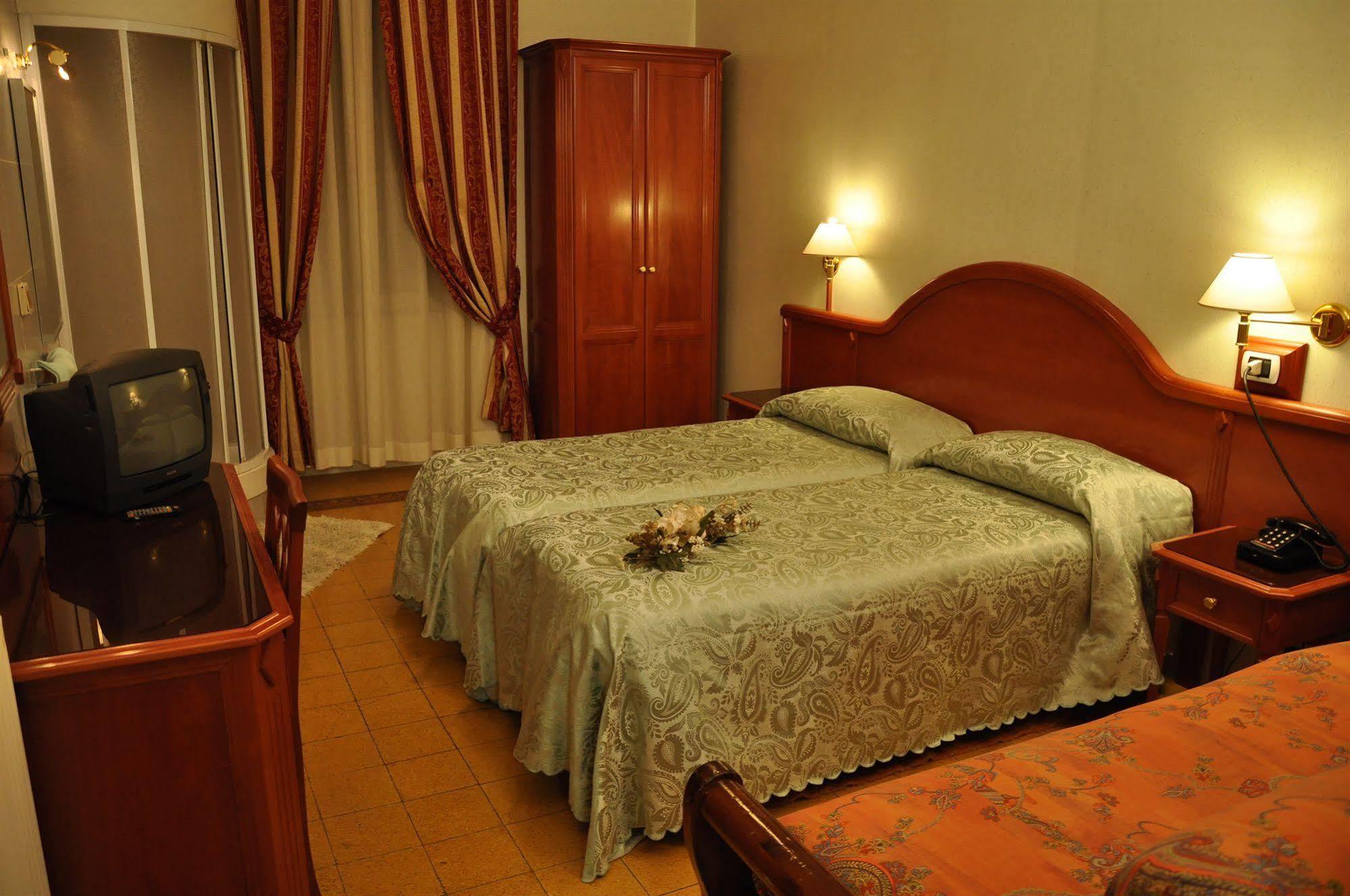 Albergo Sandra โรม ภายนอก รูปภาพ